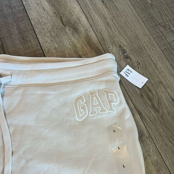 Gap women’s shorts size L - Picture 2 of 10